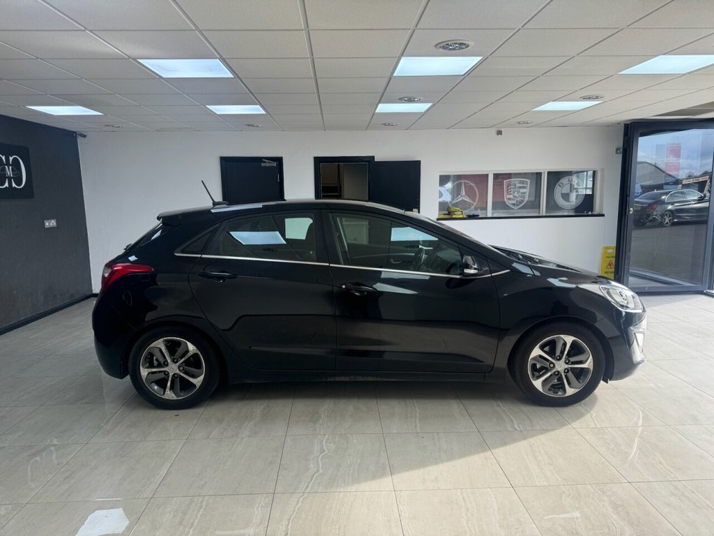 Used Hyundai i30 2015 for sale - 76266466: Photo 2