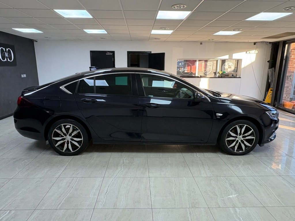 Used Vauxhall Insignia 2018 for sale - 76686637: Photo 2