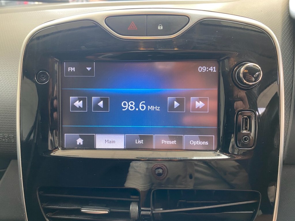 Used Renault Clio 2015 for sale - 76266489: Photo 16