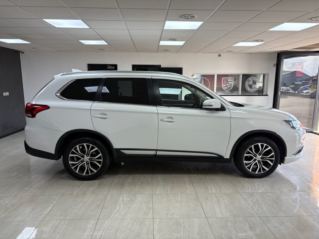 Used Mitsubishi Outlander 2017 for sale - 76266637: Photo 2