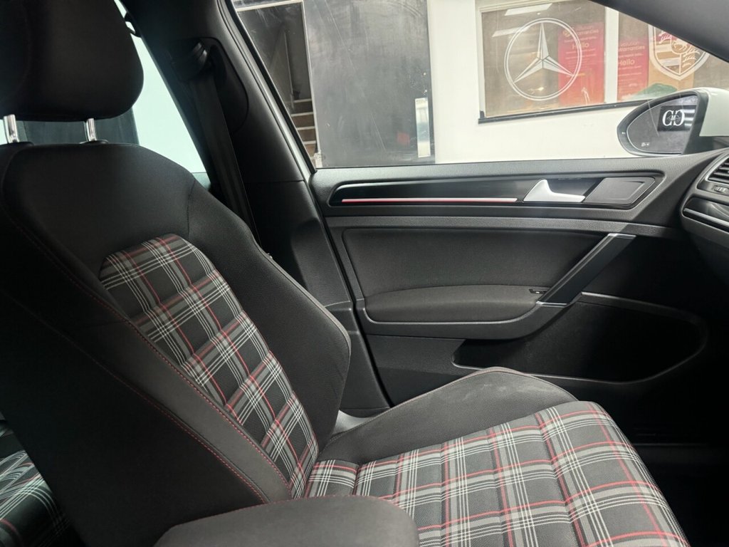 Used Volkswagen Golf 2015 for sale - 76417877: Photo 32