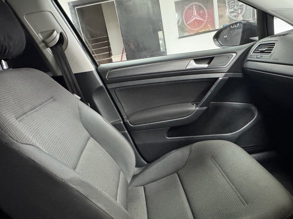 Used Volkswagen Golf 2017 for sale - 77680337: Photo 29