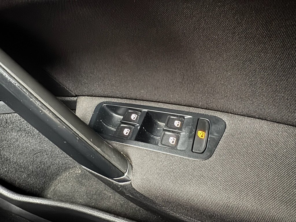 Used Volkswagen Golf 2017 for sale - 77680337: Photo 32