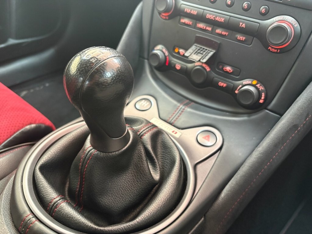 Used Nissan 370 Z 2014 for sale - 76768391: Photo 32