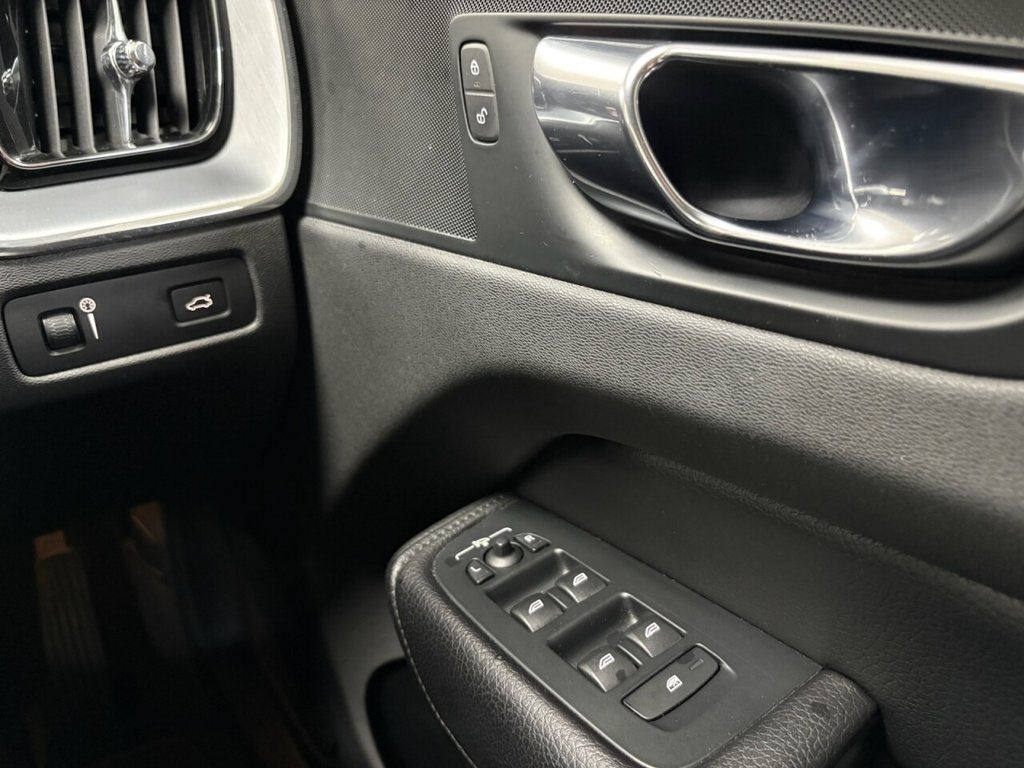 Used Volvo XC60 2018 for sale - 76496499: Photo 25