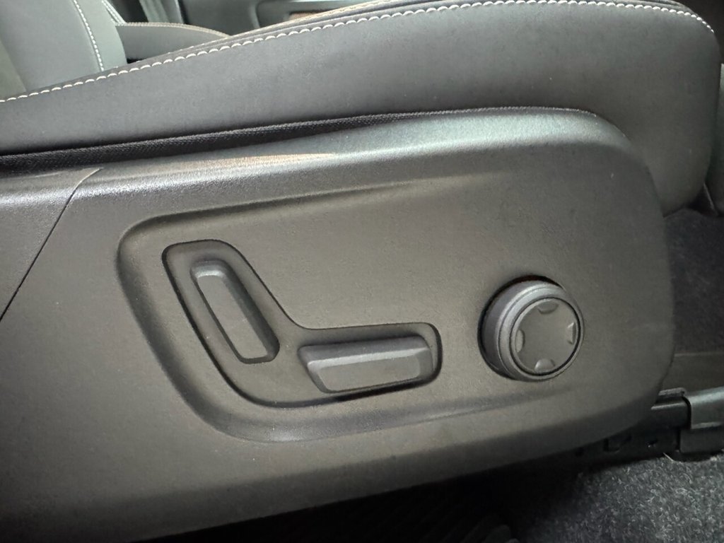 Used Volvo XC40 2023 for sale - 77520824: Photo 17