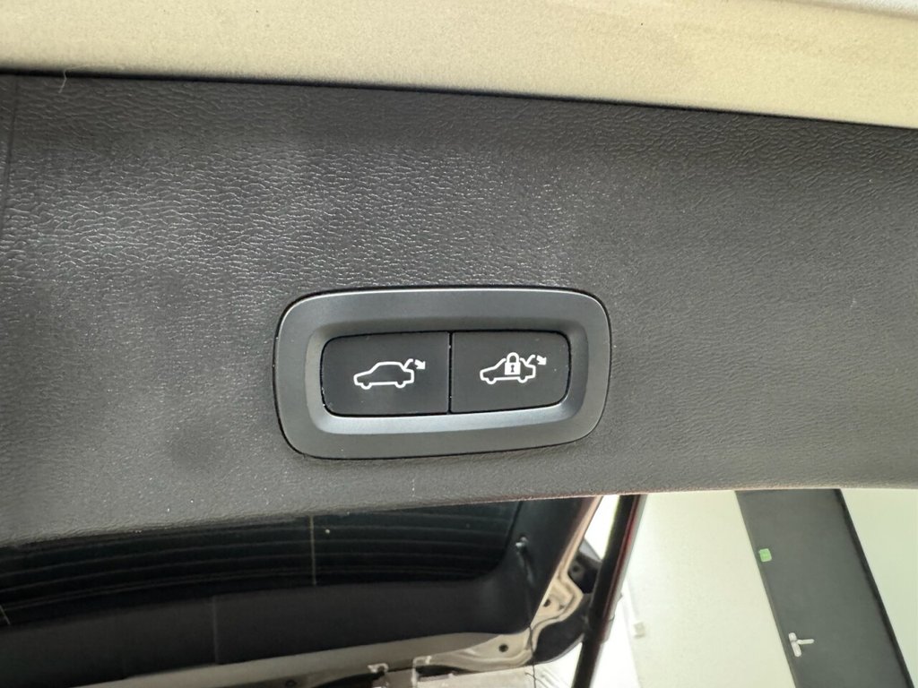 Used Volvo XC40 2023 for sale - 77520824: Photo 21