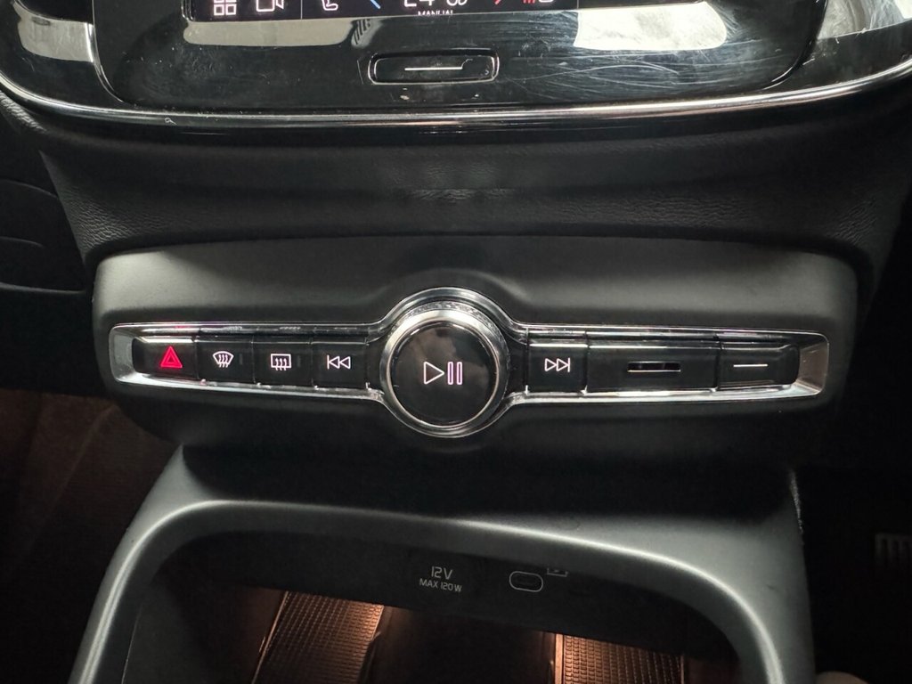 Used Volvo XC40 2023 for sale - 77520824: Photo 38