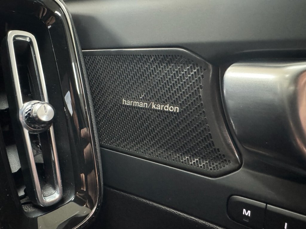 Used Volvo XC40 2023 for sale - 77520824: Photo 43