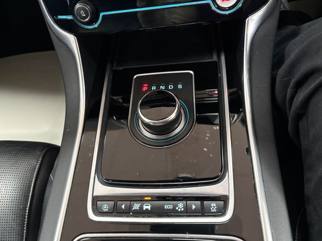 Used Jaguar XE 2017 for sale - 76642643: Photo 26