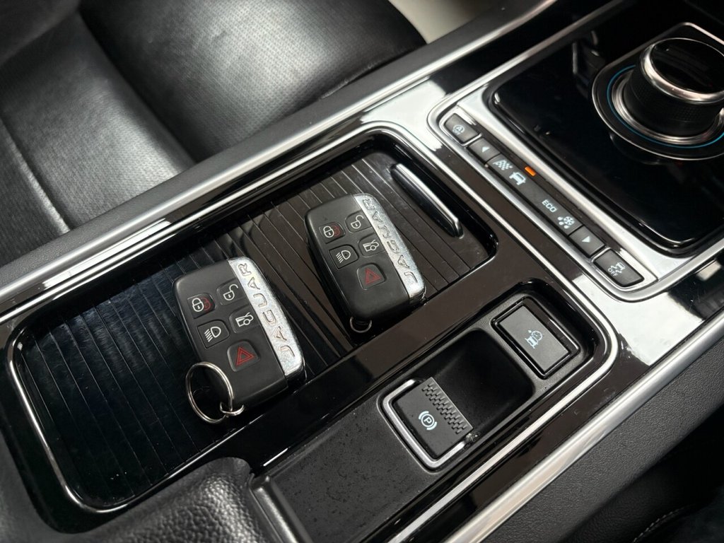 Used Jaguar XE 2017 for sale - 76642643: Photo 27