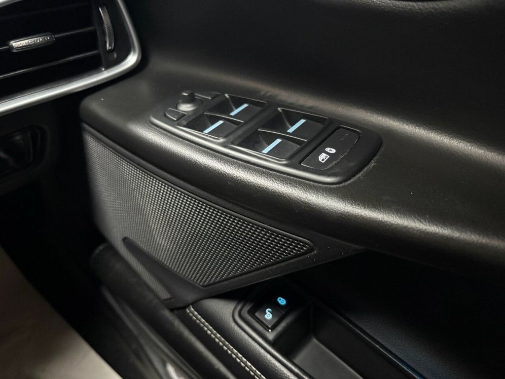 Used Jaguar XE 2017 for sale - 76642643: Photo 28