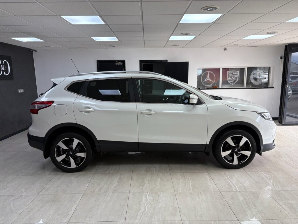 Used Nissan Qashqai 2017 for sale - 76266714: Photo 2