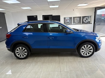 Used Volkswagen T-Roc 2021 for sale - 77780678: Photo