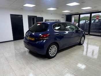 Used Peugeot 208 2016 for sale - 76768373: Photo