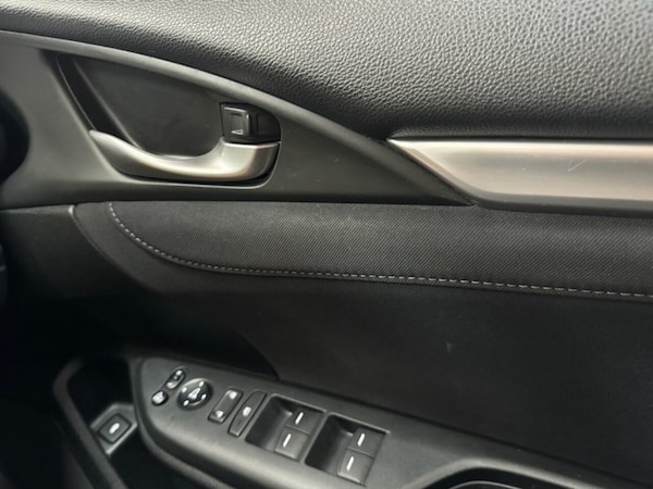 Used Honda Civic 2020 for sale - 76266608: Photo 30