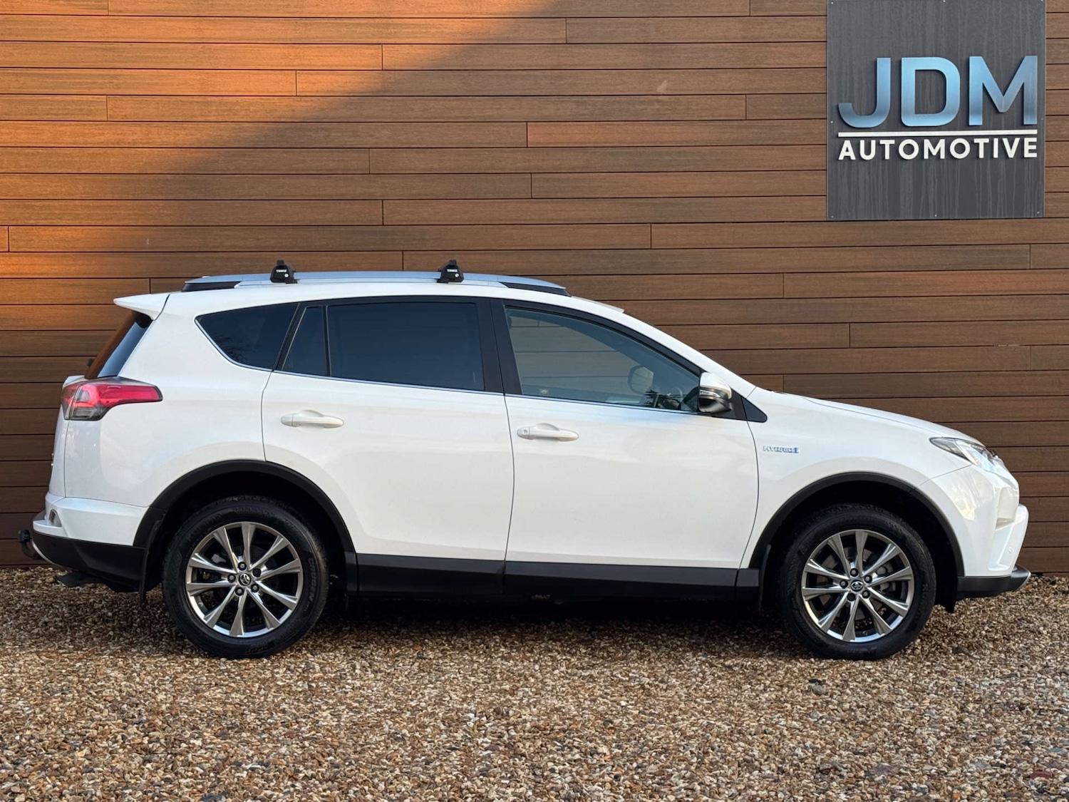 Used Toyota RAV4 2017 for sale - 77258071: Photo 2