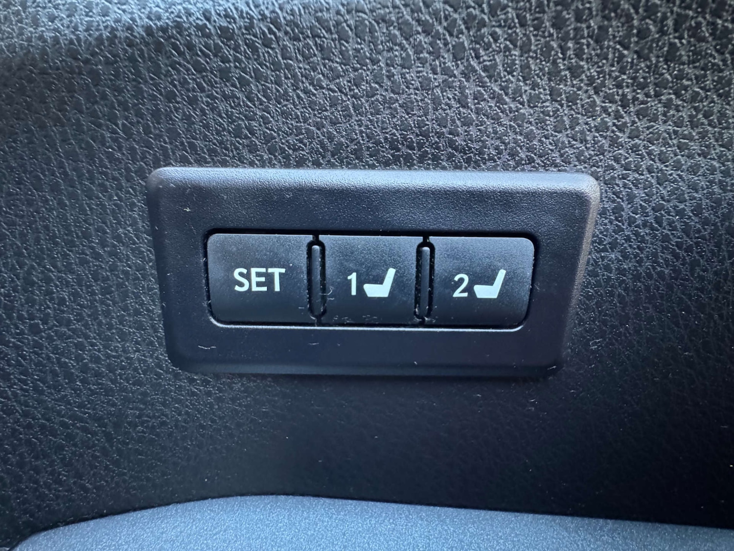 Used Toyota RAV4 2017 for sale - 77258071: Photo 28