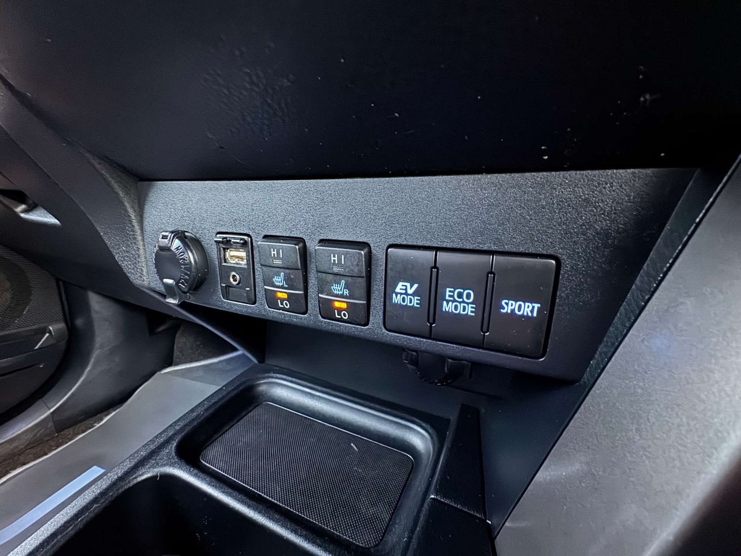 Used Toyota RAV4 2017 for sale - 77258071: Photo 40