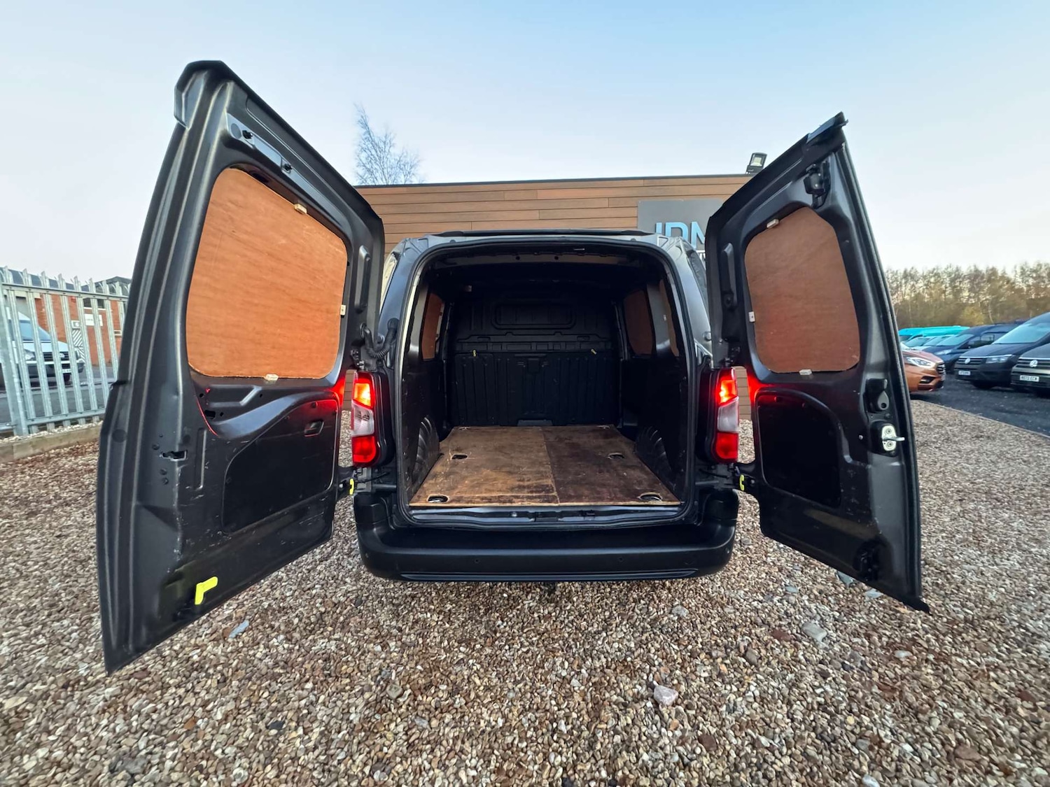 Used Peugeot Partner 2019 for sale - 76698018: Photo 6