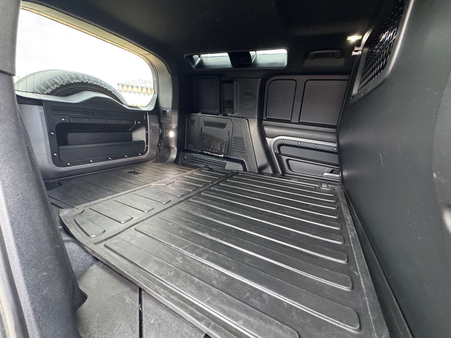 Used Land Rover Defender 2022 for sale - 77785321: Photo 29