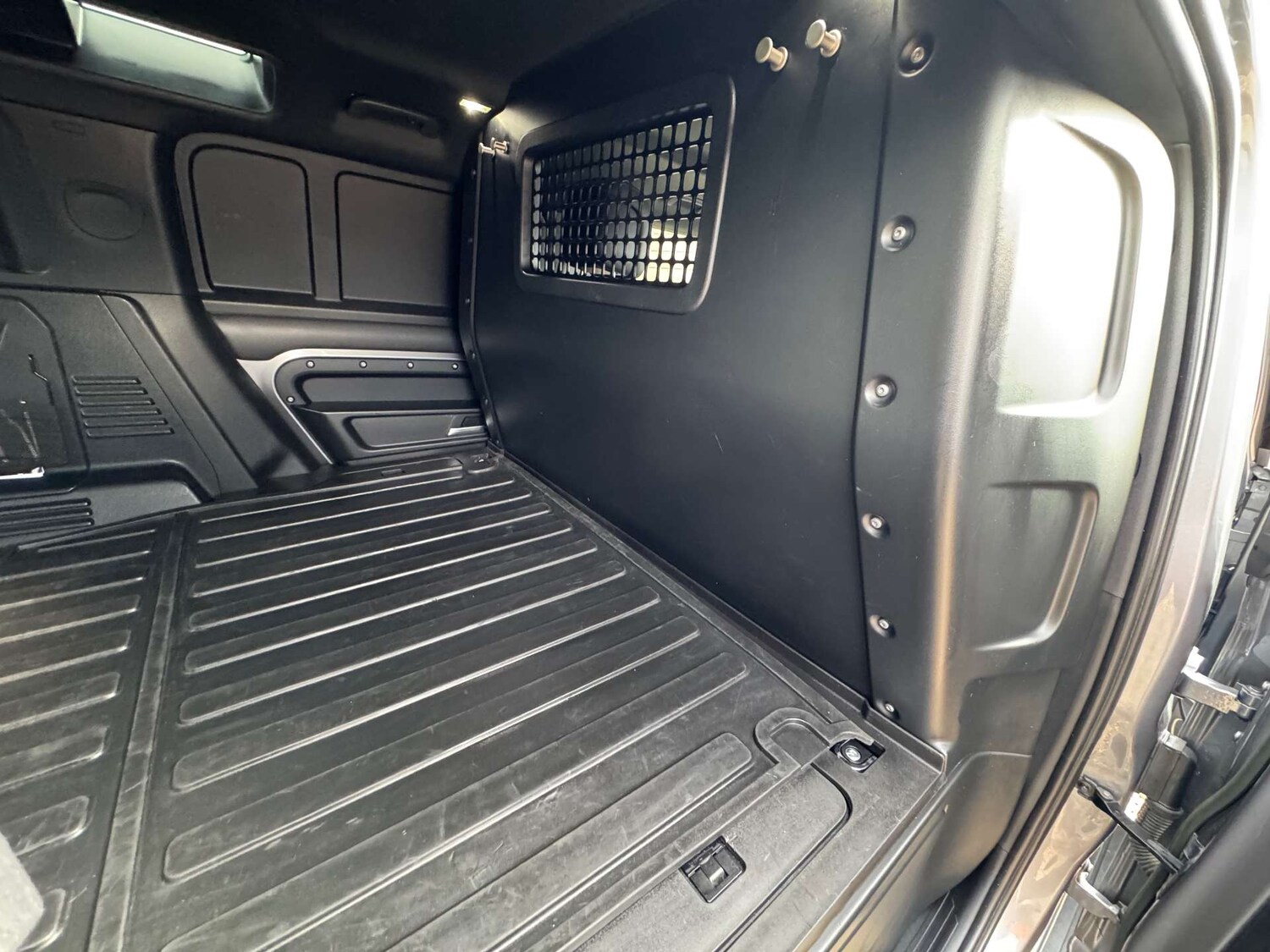 Used Land Rover Defender 2022 for sale - 77785321: Photo 30