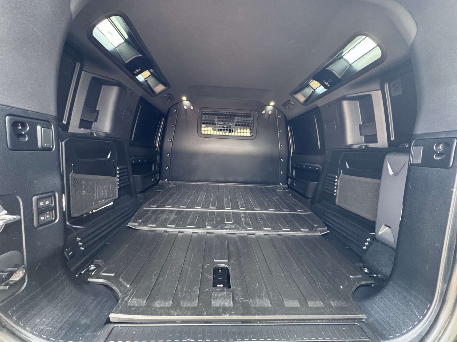 Used Land Rover Defender 2022 for sale - 77785321: Photo 6