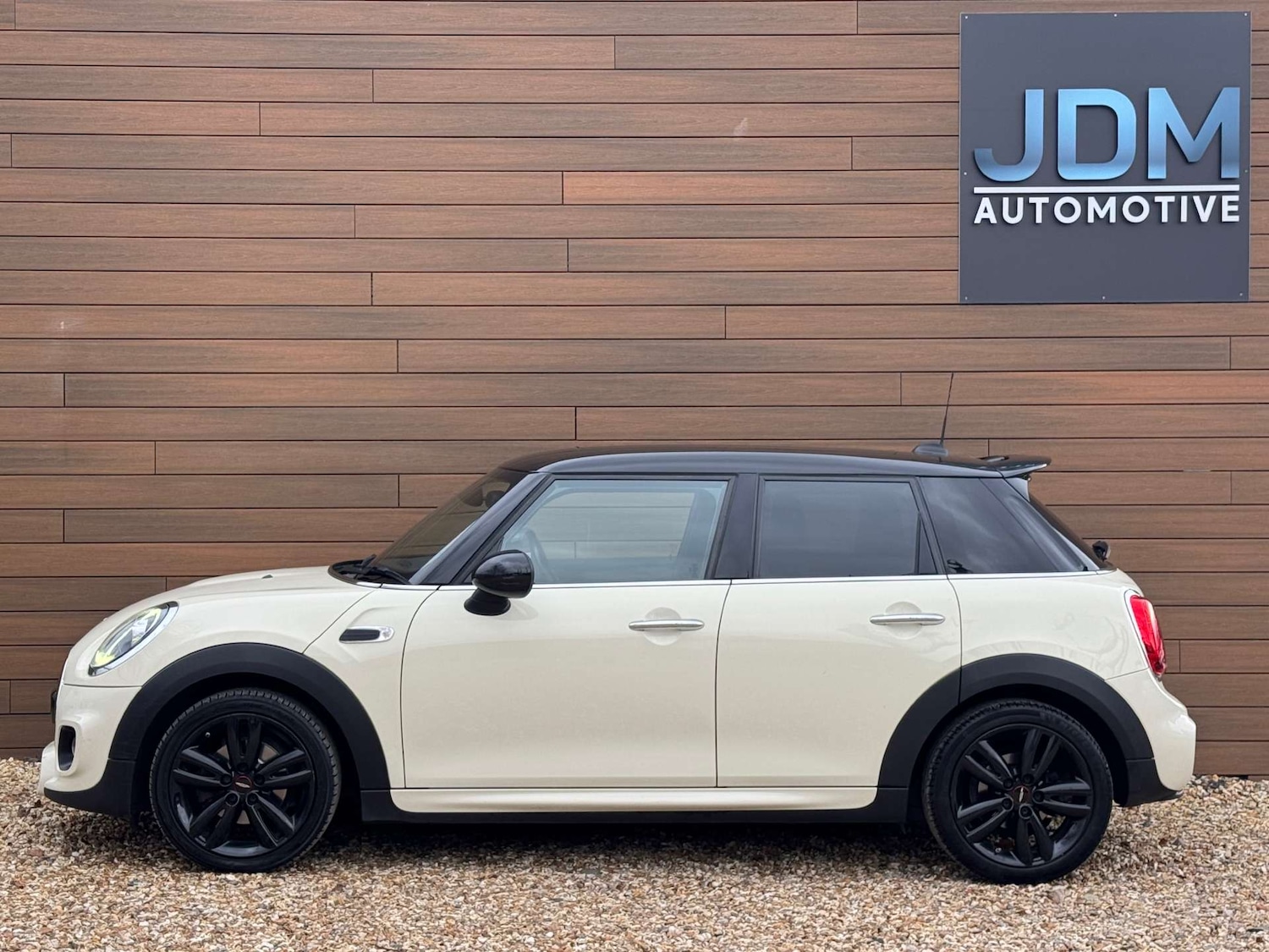 Used MINI Hatch 2019 for sale - 77326098: Photo 8