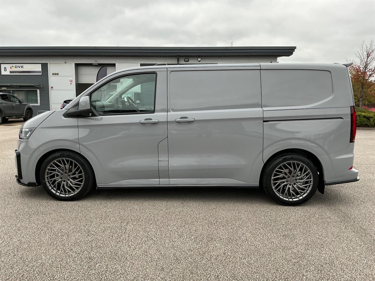 Used Volkswagen Transporter 2025 for sale - 76766523: Photo 2