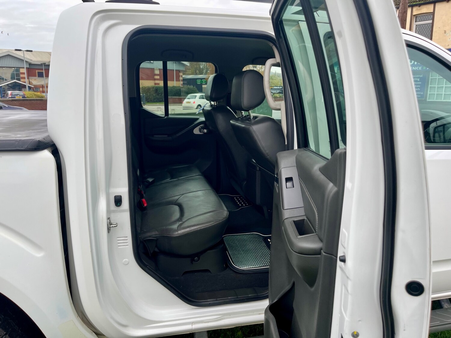 Used Nissan Navara 2014 for sale - 76494237: Photo 11