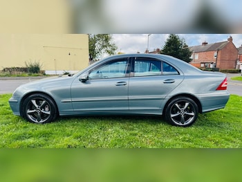 Used Mercedes-Benz C Class 2005 for sale - 76402134: Photo