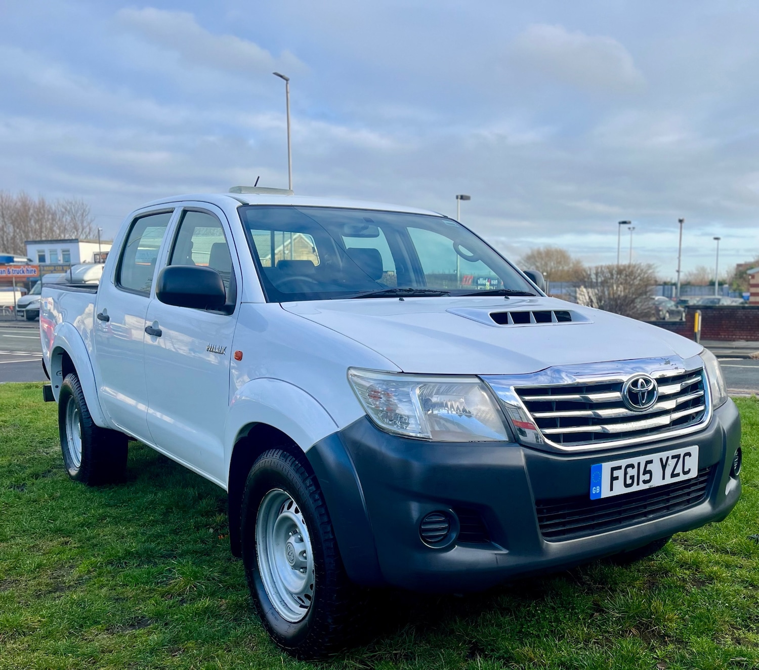 Used Toyota Hilux 2015 for sale - 77311383: Photo 2
