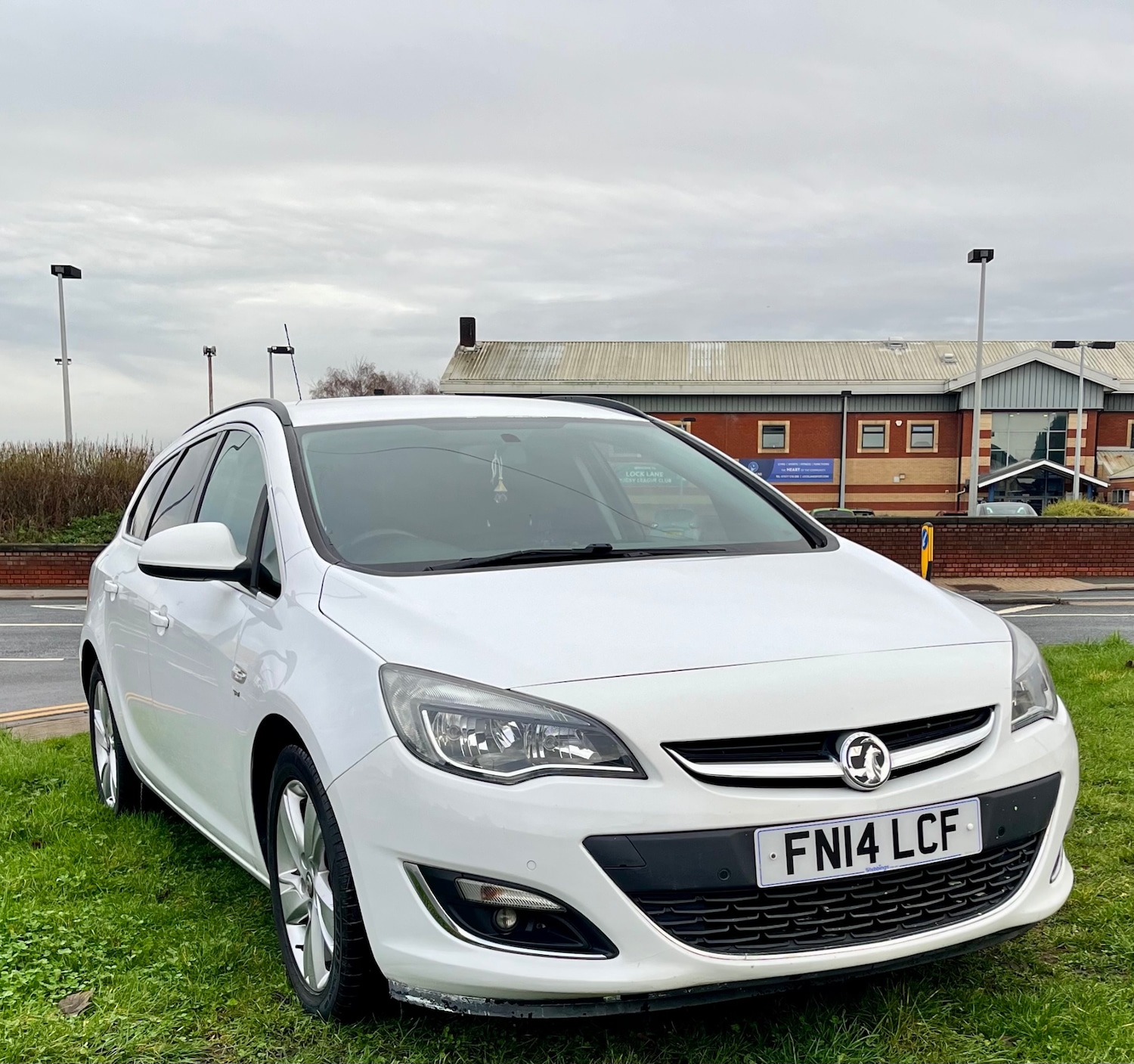 Used Vauxhall Astra 2014 for sale - 76960994: Photo 2