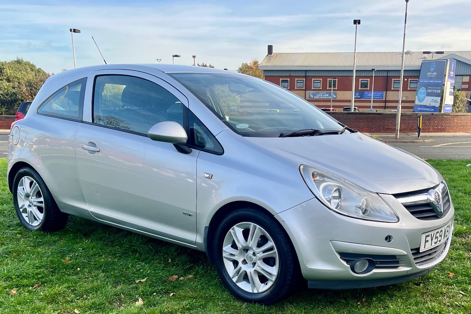 Used Vauxhall Corsa 2009 for sale - 76402021: Photo 1