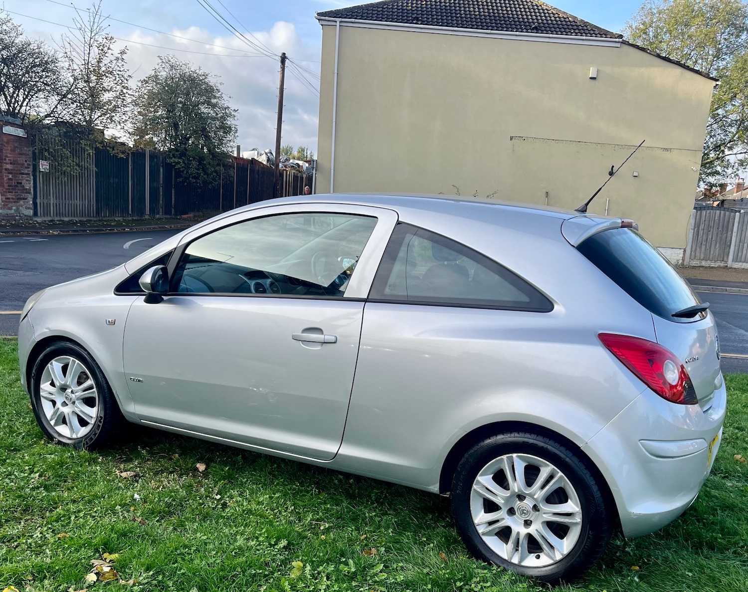 Used Vauxhall Corsa 2009 for sale - 76402021: Photo 4