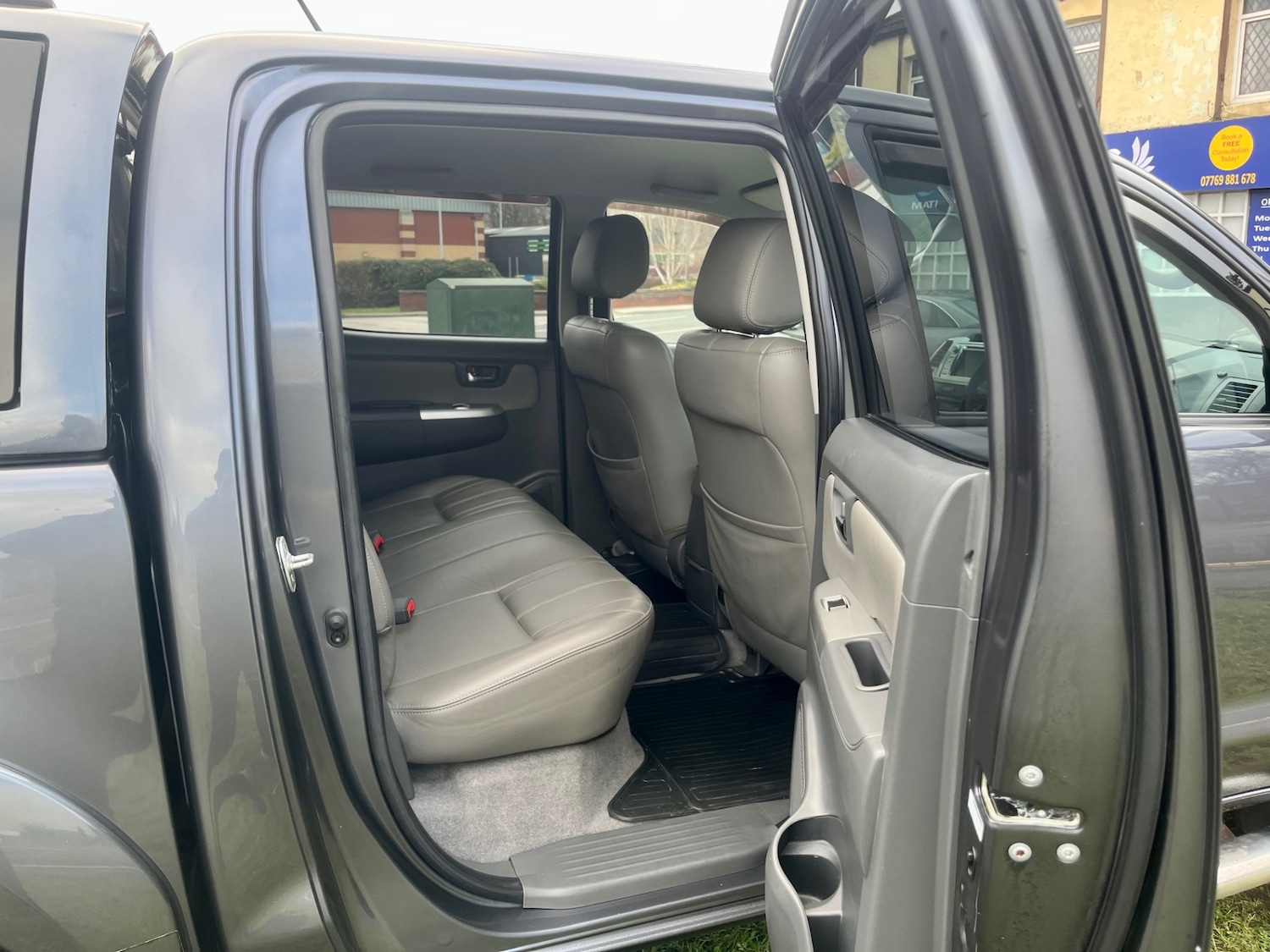 Used Toyota Hilux 2012 for sale - 77311299: Photo 8