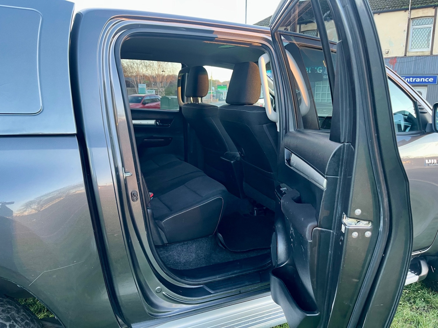 Used Toyota Hilux 2018 for sale - 76758788: Photo 12