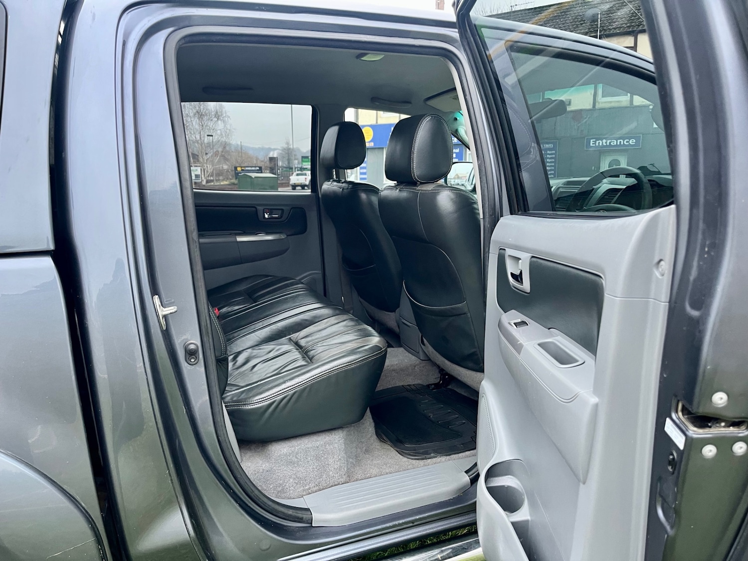 Used Toyota Hilux 2011 for sale - 77329328: Photo 11