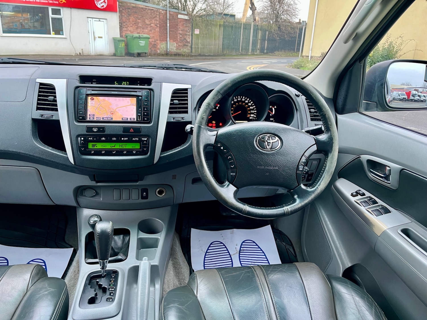 Used Toyota Hilux 2011 for sale - 77329328: Photo 12