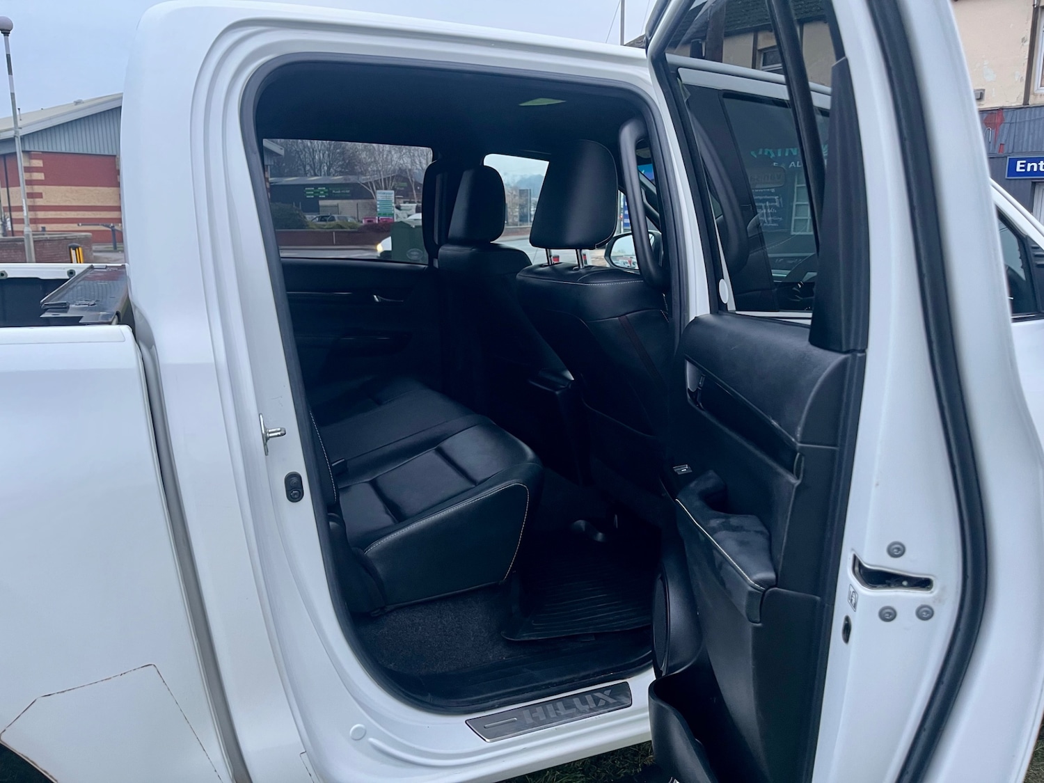 Used Toyota Hilux 2018 for sale - 77140882: Photo 11