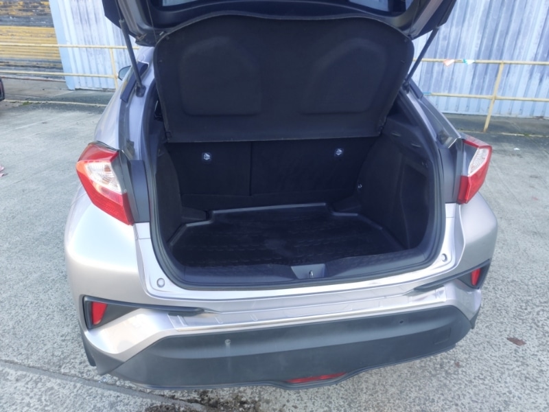 Used Toyota C-HR 2017 for sale - 77596803: Photo 8