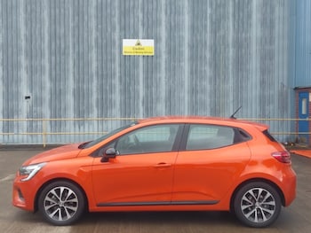 Used Renault Clio 2023 for sale - 79347908: Photo