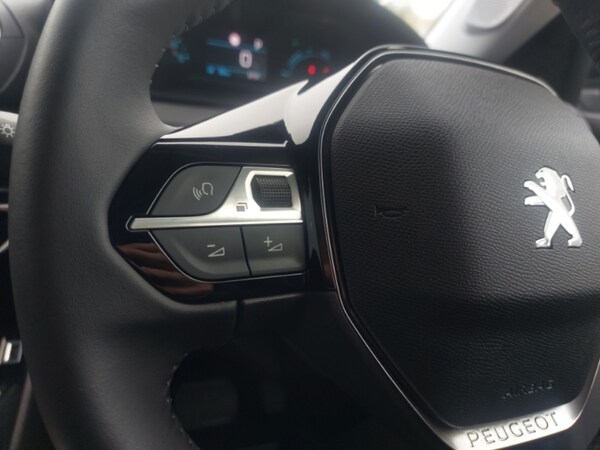 Used Peugeot 2008 2022 for sale - 76188185: Photo 17