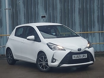 Used Toyota Yaris 2019 for sale - 76947610: Photo