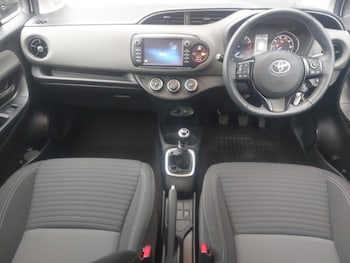 Used Toyota Yaris 2019 for sale - 76947610: Photo