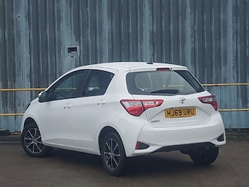 Used Toyota Yaris 2019 for sale - 76947610: Photo