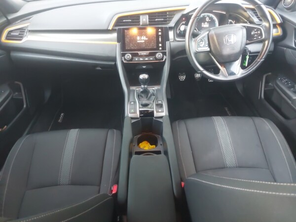 Used Honda Civic 2018 for sale - 76055341: Photo 2