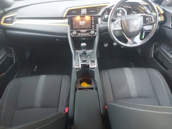 Used Honda Civic 2018 for sale - 76055341: Photo 2