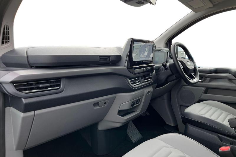 Used Ford Tourneo Custom 2025 for sale - 77746895: Photo 3