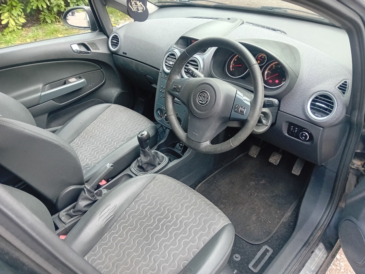 Used Vauxhall Corsa 2011 for sale - 76594757: Photo 3